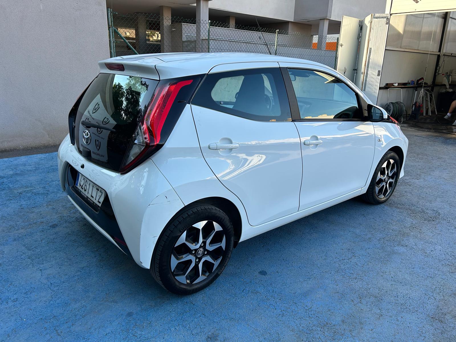 Coche 100