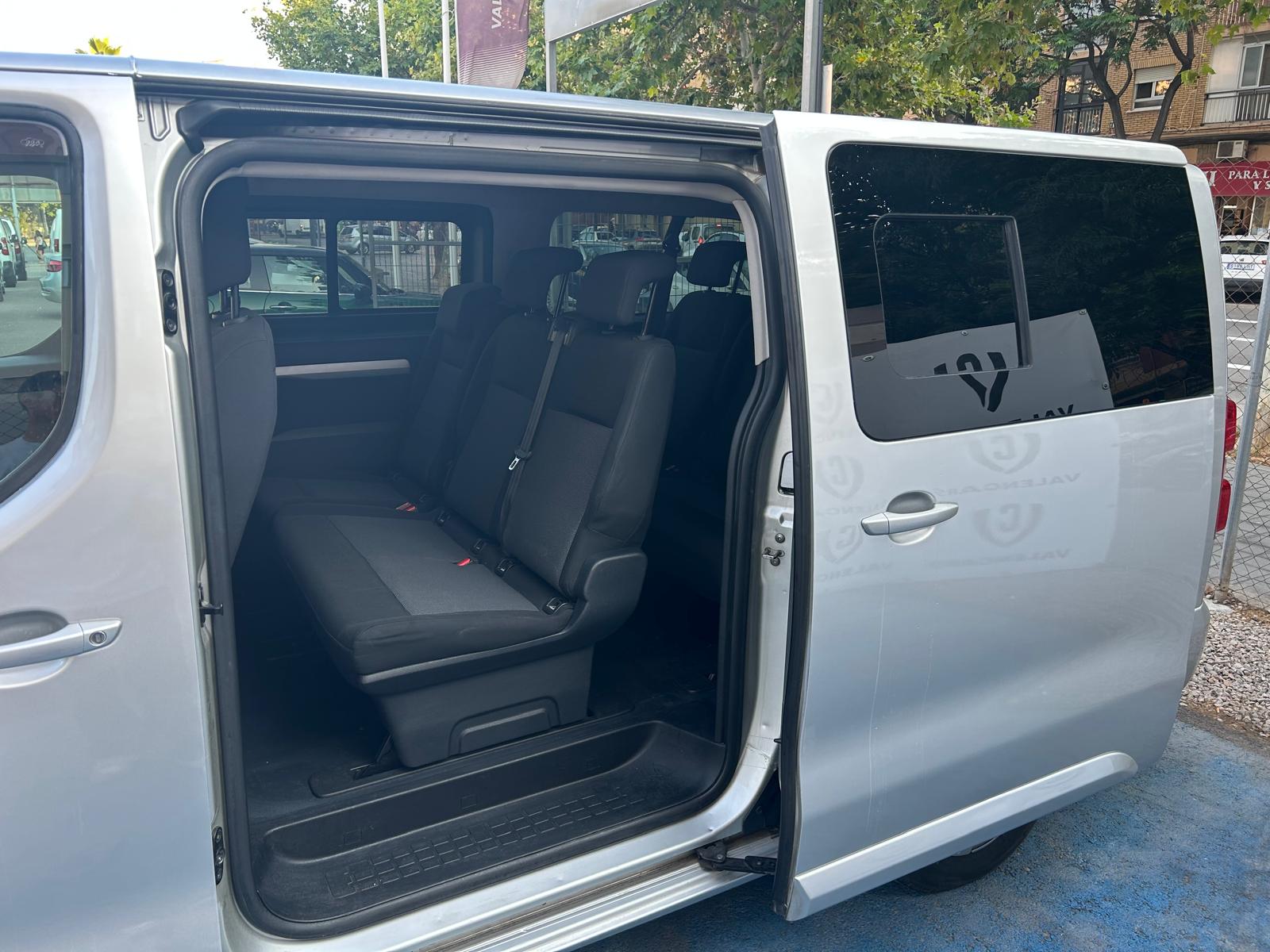 Coche 221