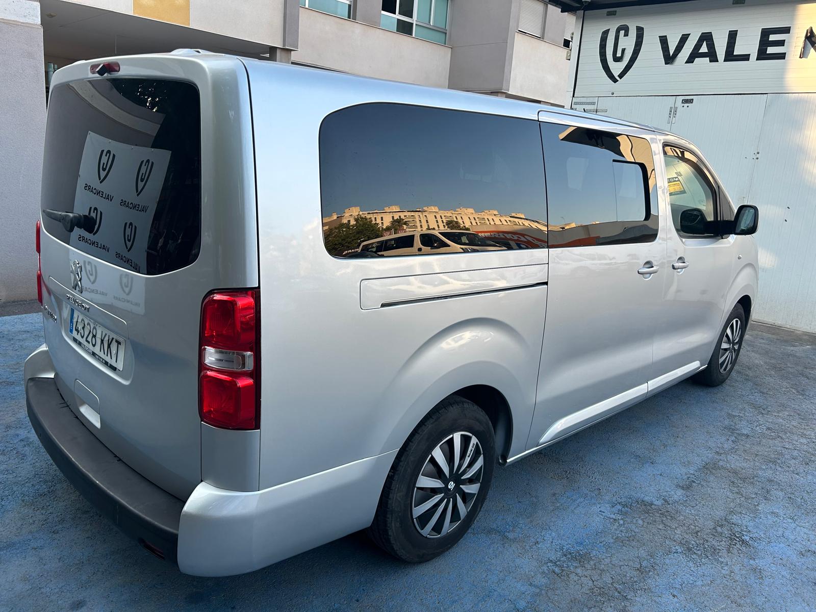 Coche 215