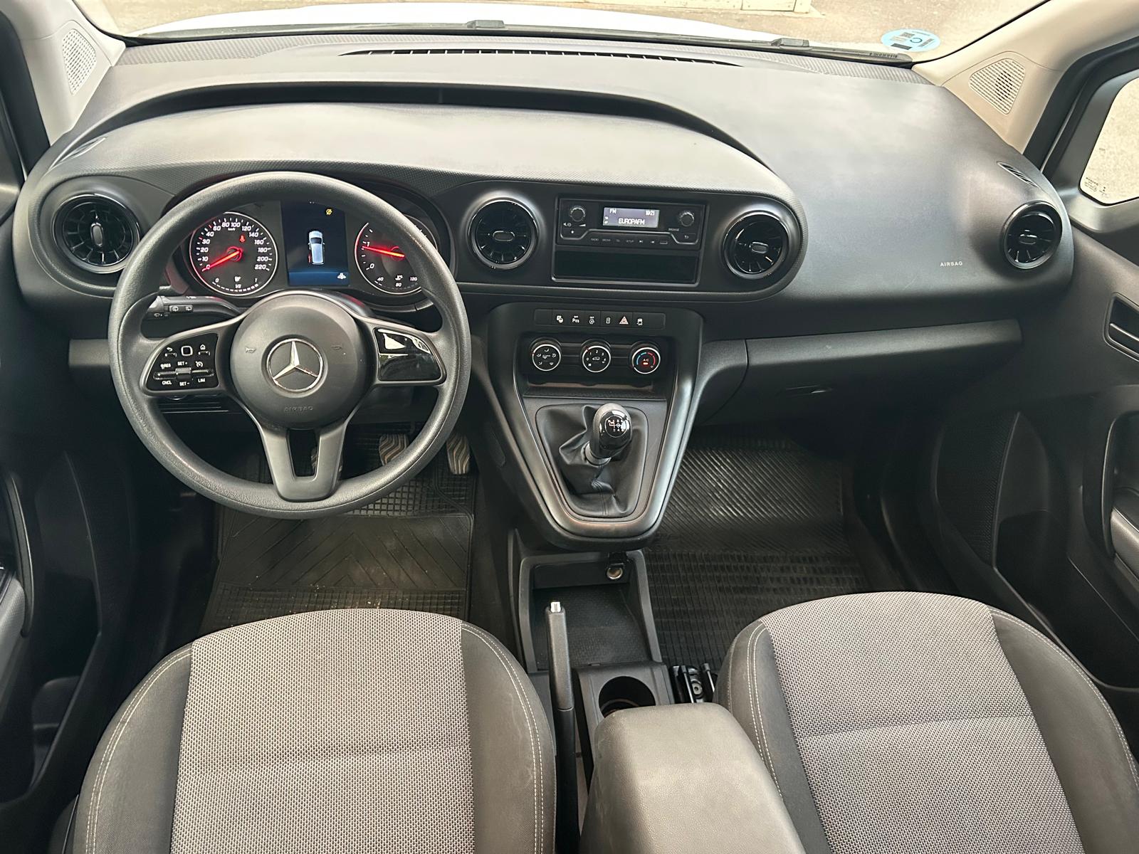 Coche 228